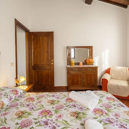 Masso Alle Rose By Vacavilla *